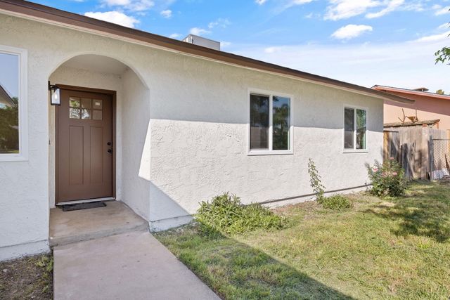 15882 Edmiston Avenue, Ivanhoe, CA 93235