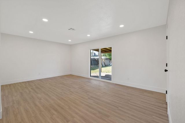 15882 Edmiston Avenue, Ivanhoe, CA 93235