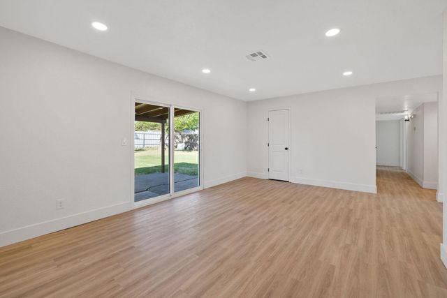 15882 Edmiston Avenue, Ivanhoe, CA 93235