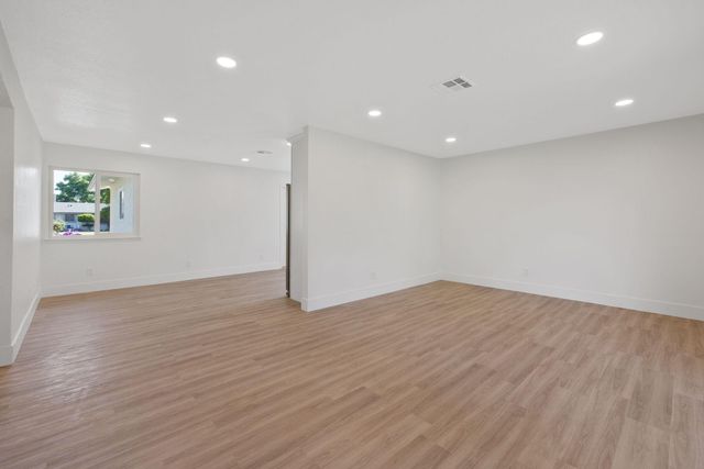 15882 Edmiston Avenue, Ivanhoe, CA 93235