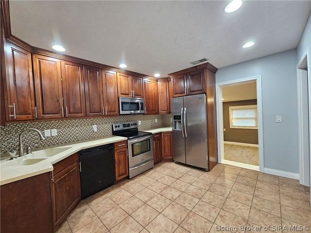 216 E Lewis Street, New Albany, IN 47150