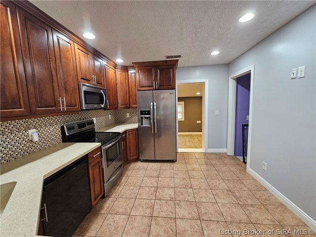 216 E Lewis Street, New Albany, IN 47150