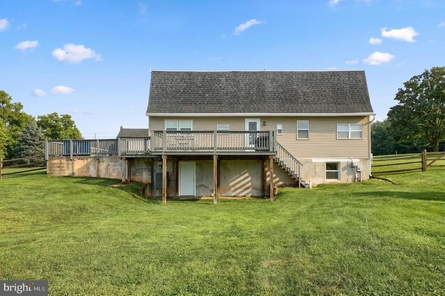 2052 NOSS RD, York, PA 17408