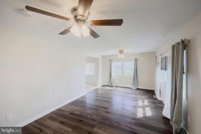 2052 NOSS RD, York, PA 17408