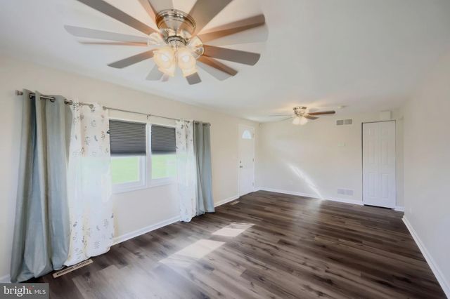 2052 NOSS RD, York, PA 17408