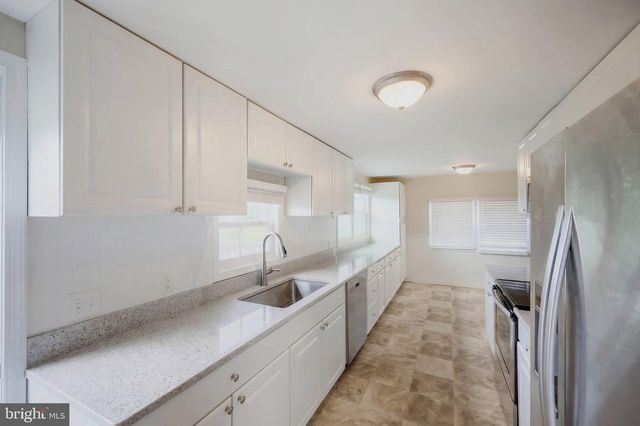 2052 NOSS RD, York, PA 17408