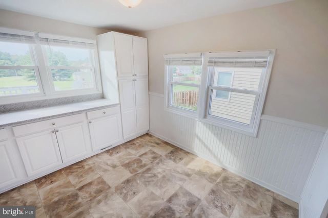 2052 NOSS RD, York, PA 17408