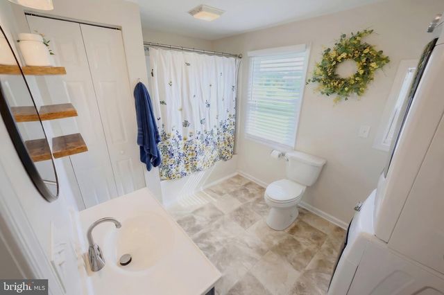 2052 NOSS RD, York, PA 17408