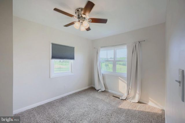 2052 NOSS RD, York, PA 17408