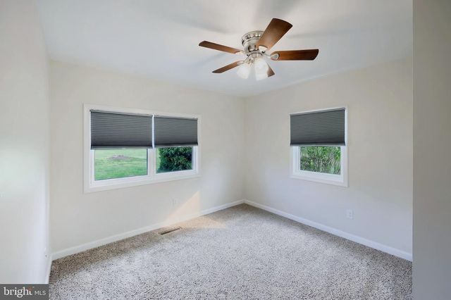 2052 NOSS RD, York, PA 17408