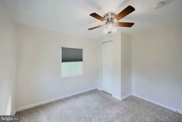 2052 NOSS RD, York, PA 17408