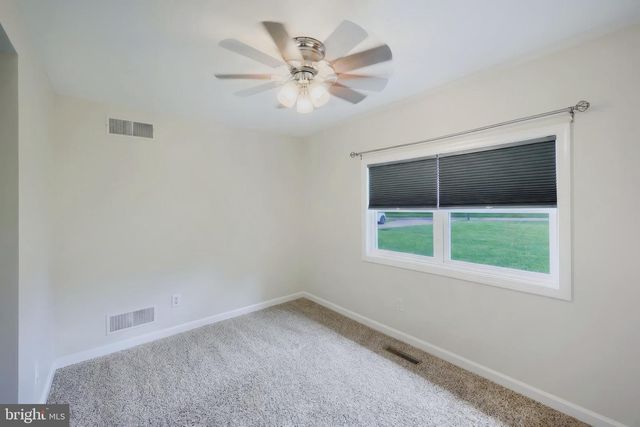 2052 NOSS RD, York, PA 17408