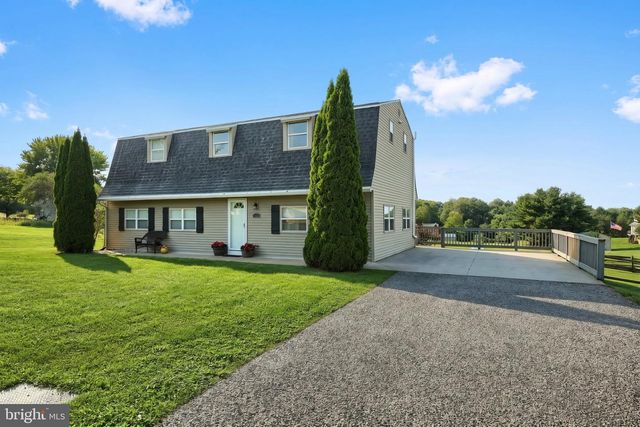 2052 NOSS RD, York, PA 17408