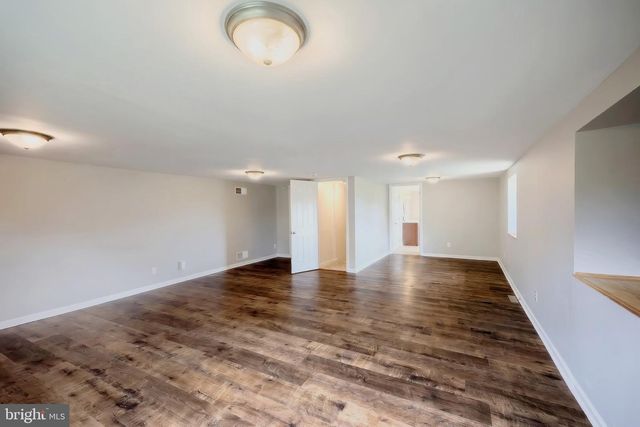 2052 NOSS RD, York, PA 17408