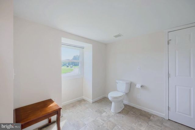 2052 NOSS RD, York, PA 17408
