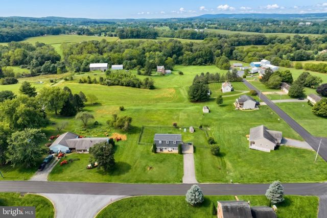 2052 NOSS RD, York, PA 17408