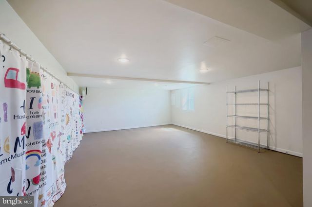 2052 NOSS RD, York, PA 17408