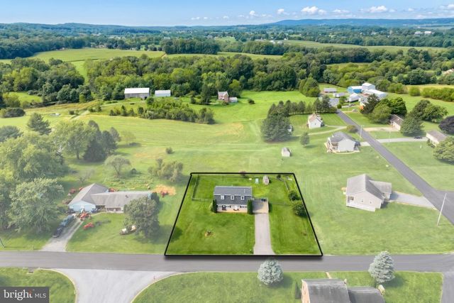 2052 NOSS RD, York, PA 17408