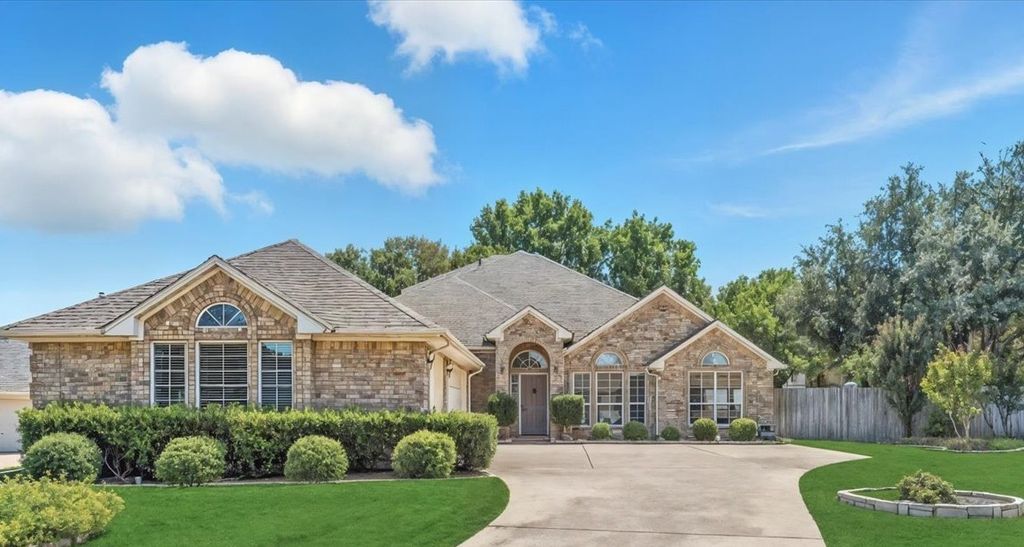 6353 Warwick Hills Drive, Fort Worth, TX 76132