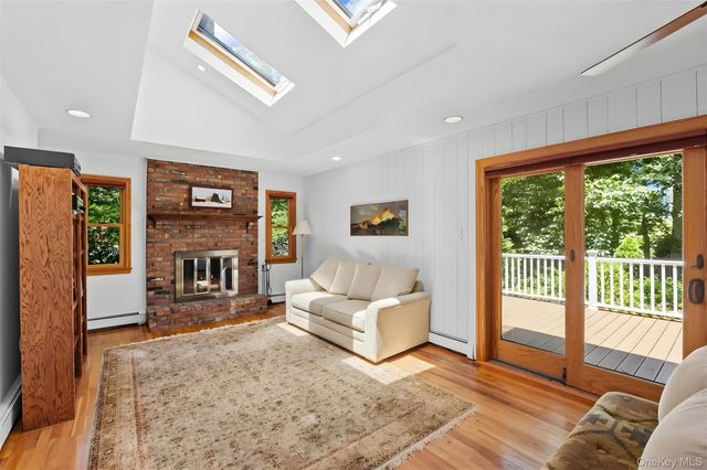7 Cedarwood Court, Setauket, NY 11733