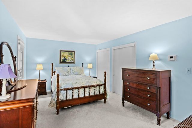 7 Cedarwood Court, Setauket, NY 11733