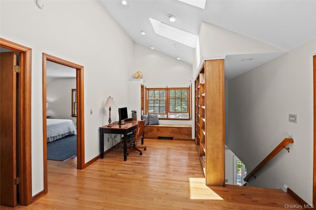 7 Cedarwood Court, Setauket, NY 11733