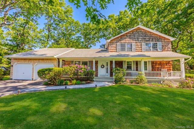 7 Cedarwood Court, Setauket, NY 11733