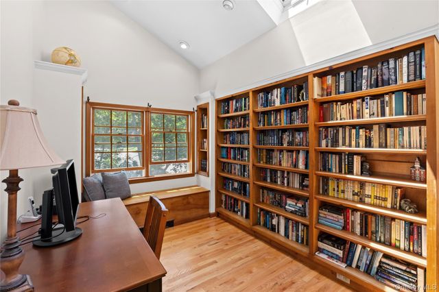 7 Cedarwood Court, Setauket, NY 11733