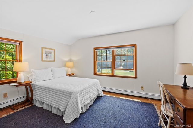 7 Cedarwood Court, Setauket, NY 11733