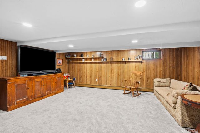 7 Cedarwood Court, Setauket, NY 11733