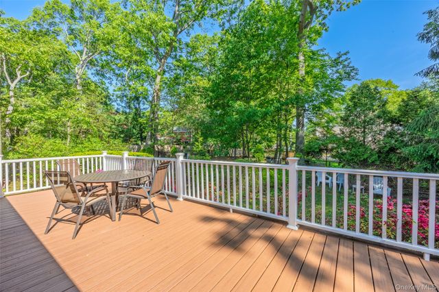 7 Cedarwood Court, Setauket, NY 11733