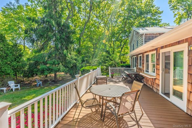 7 Cedarwood Court, Setauket, NY 11733