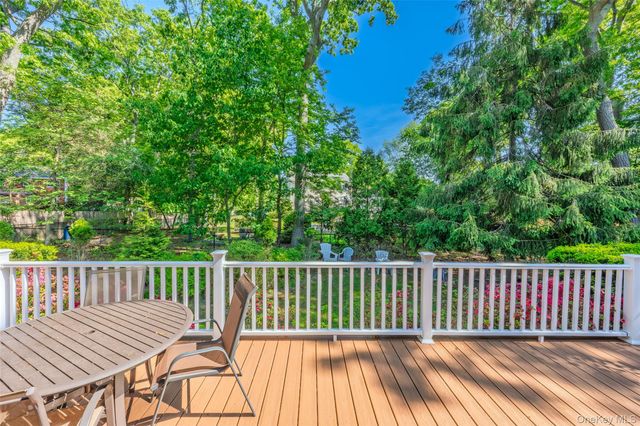 7 Cedarwood Court, Setauket, NY 11733