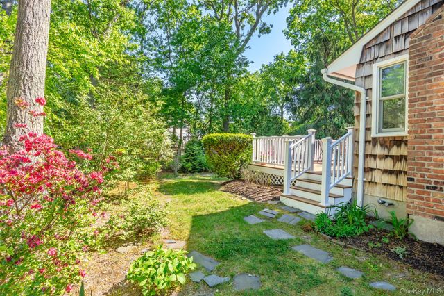 7 Cedarwood Court, Setauket, NY 11733