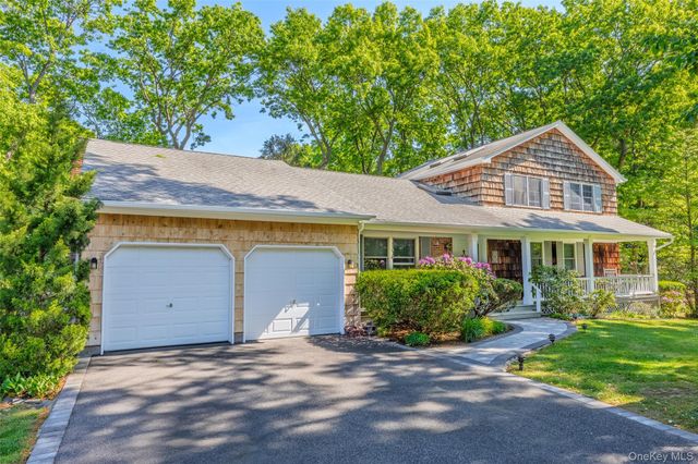 7 Cedarwood Court, Setauket, NY 11733