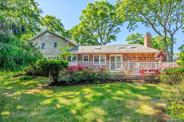 7 Cedarwood Court, Setauket, NY 11733
