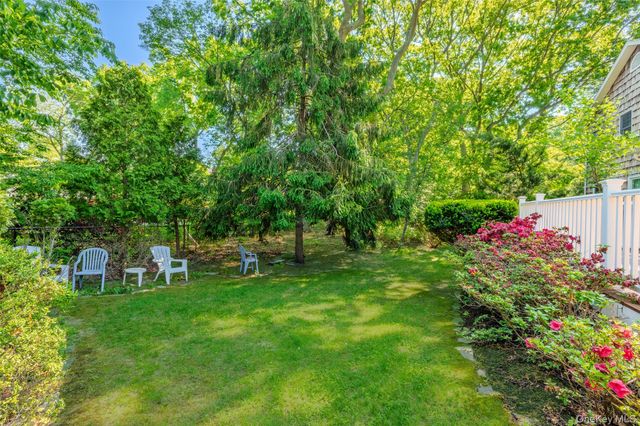 7 Cedarwood Court, Setauket, NY 11733