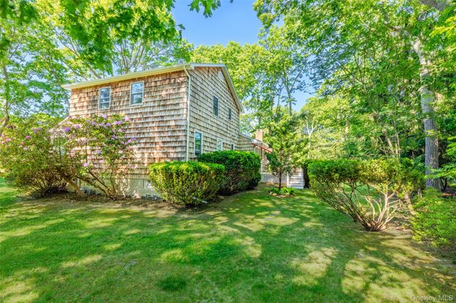 7 Cedarwood Court, Setauket, NY 11733