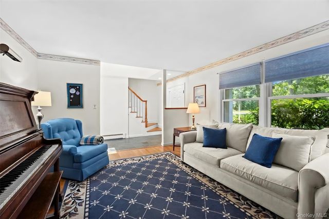 7 Cedarwood Court, Setauket, NY 11733