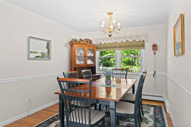7 Cedarwood Court, Setauket, NY 11733
