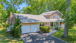 7 Cedarwood Court, Setauket, NY 11733