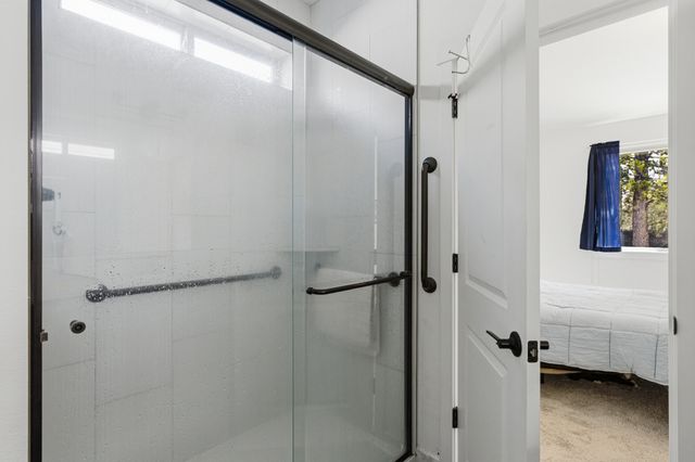 51900 Settler Drive, La Pine, OR 97739