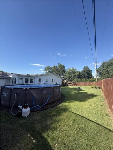 33655 Hillcrest Street, De Soto, KS 66018