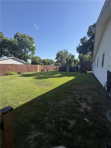33655 Hillcrest Street, De Soto, KS 66018