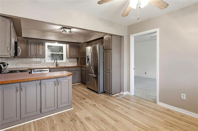 33655 Hillcrest Street, De Soto, KS 66018
