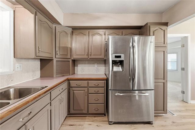 33655 Hillcrest Street, De Soto, KS 66018
