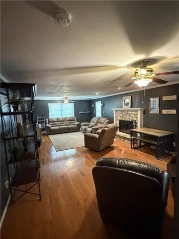 33655 Hillcrest Street, De Soto, KS 66018