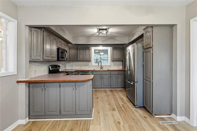 33655 Hillcrest Street, De Soto, KS 66018