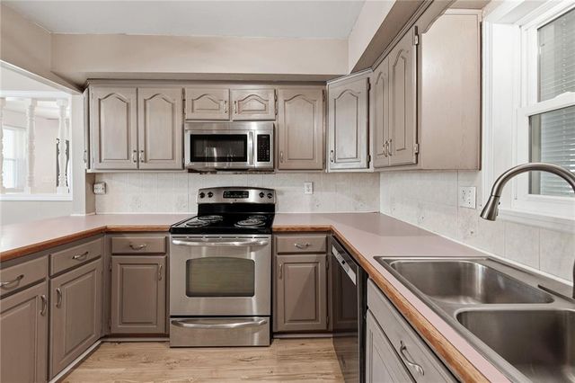 33655 Hillcrest Street, De Soto, KS 66018