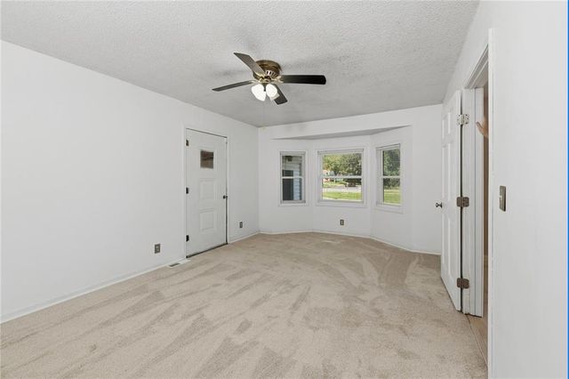 33655 Hillcrest Street, De Soto, KS 66018
